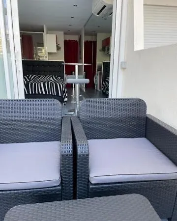 Naturist Paradise In « Swinging Cap » Агд