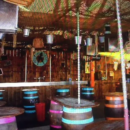 Naturist Paradise In « Swinging Cap » Агд