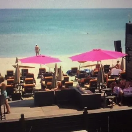 Naturist Paradise In « Swinging Cap » Агд